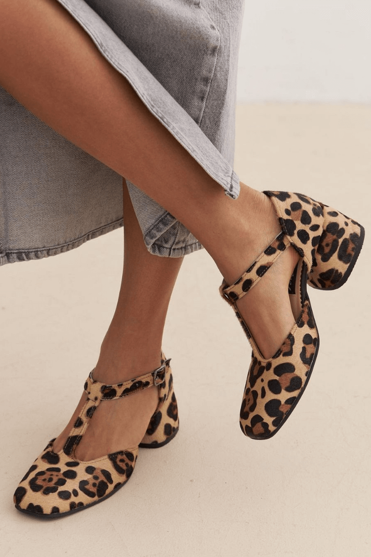 MARGHERITA | T-STRAP SCHUHE MIT ANIMALIER-MUSTER