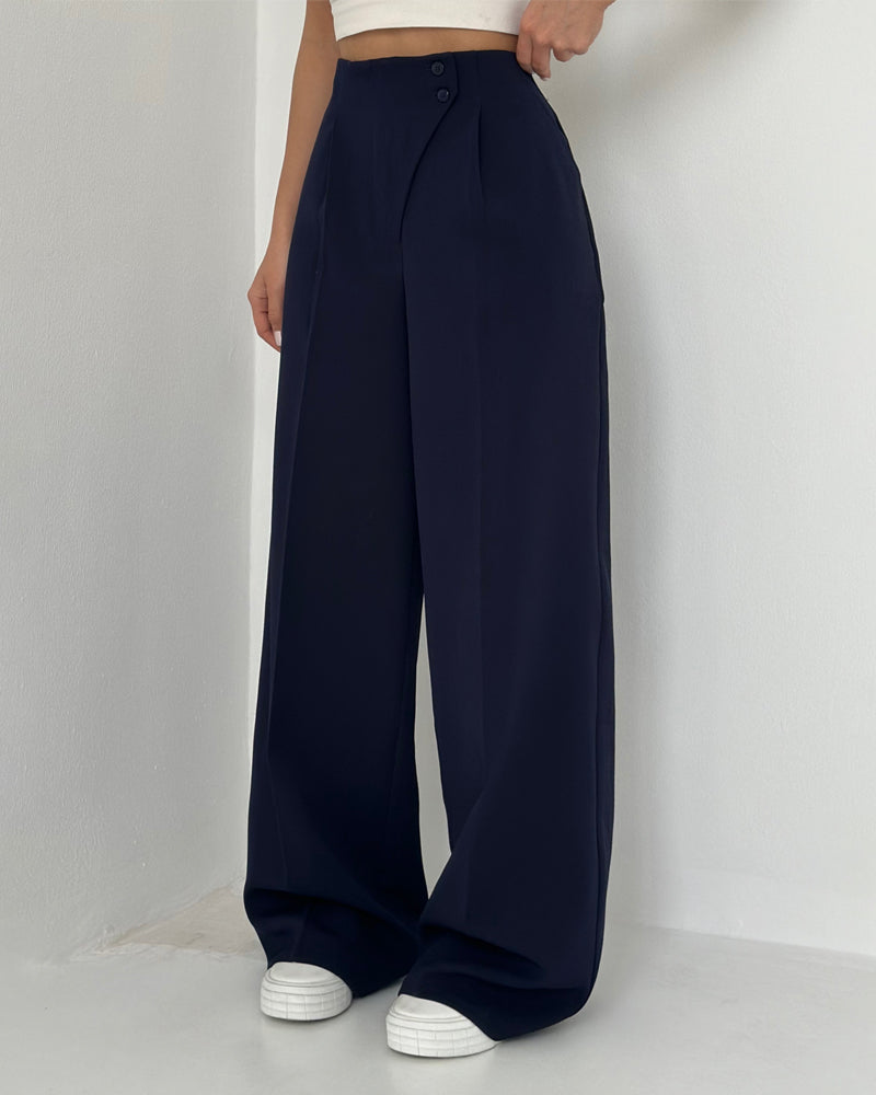 Gestalte Hosen mit passendem Knopf