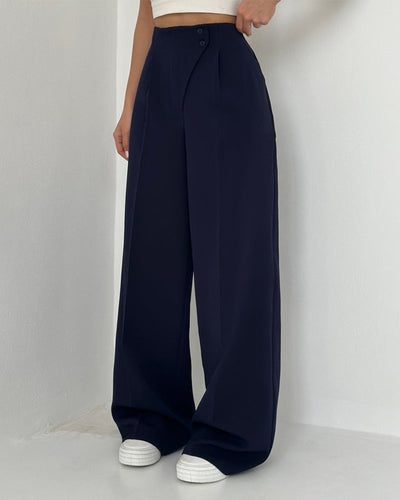 Gestalte Hosen mit passendem Knopf