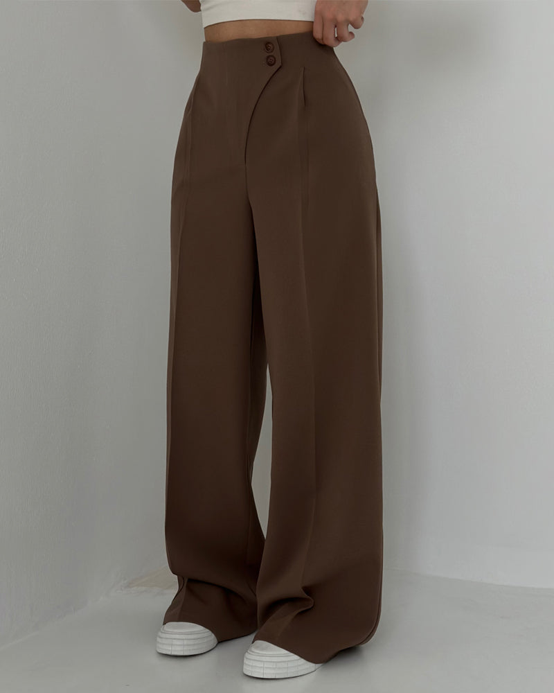 Gestalte Hosen mit passendem Knopf