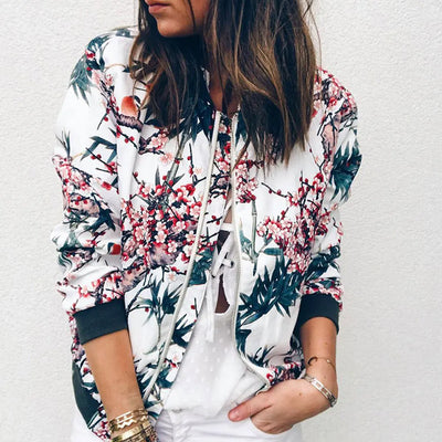 Hazel | Bomberjacke mit trendigem Blumenmuster