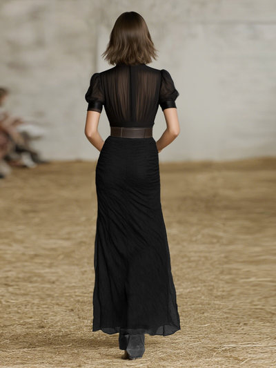 Damen-Maxikleid aus Chiffon mit Plissee-Kragen, Knöpfen und kurzen Ärmeln