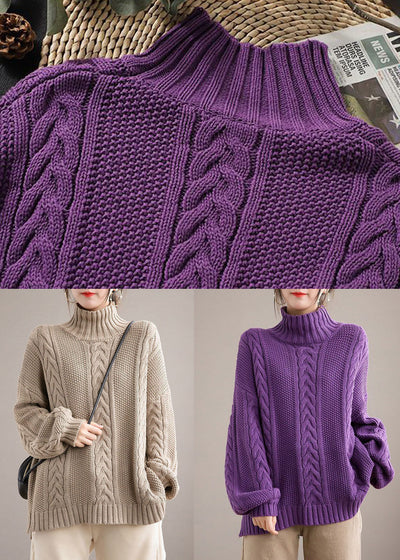 Dicker Pullover mit hohem Kragen für den Winter