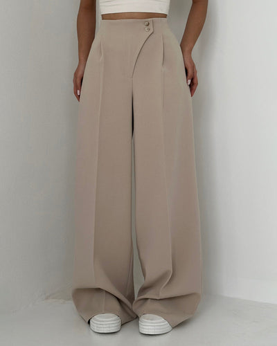 Gestalte Hosen mit passendem Knopf