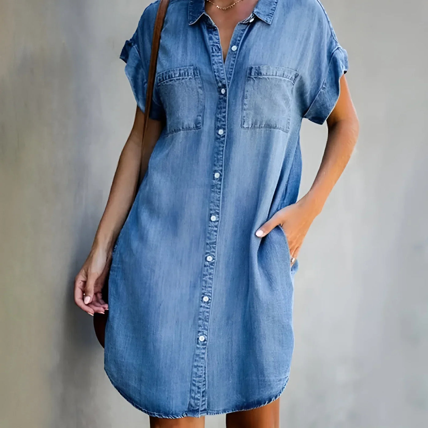 Bruna™ | Entspanntes Hemdkleid mit Knopfverschluss