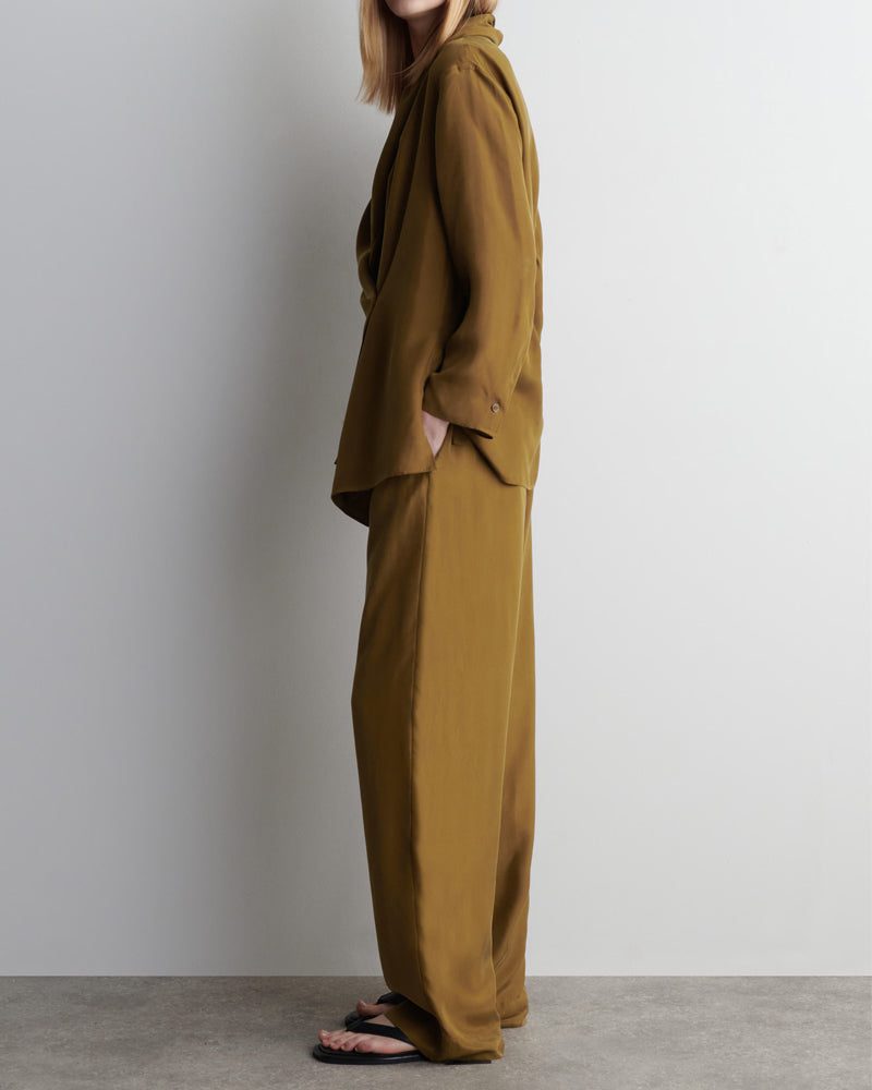 Elegantes Set aus Hemd und Hose