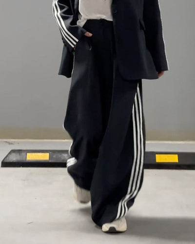 Schwarze Jacke und lässige Hose